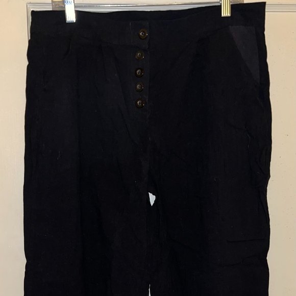 MAKE AN OFFER on this PAIR of Summer Linen Capri Pants (that’s $5 a pair!) - Picture 2 of 4